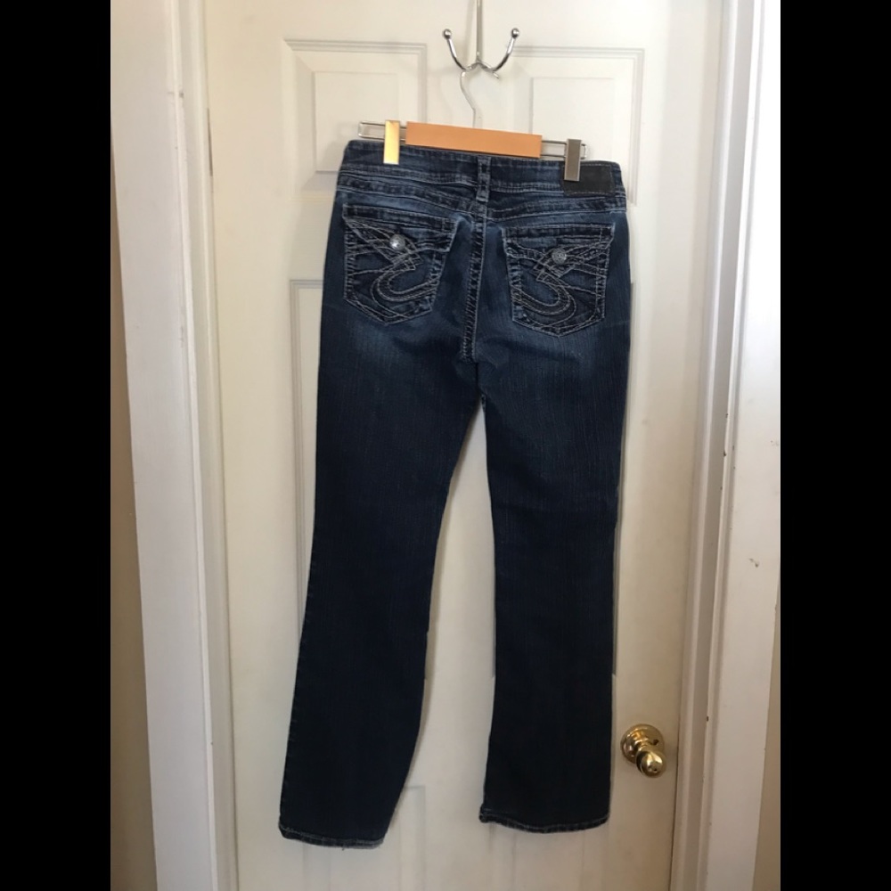 37. Silver jeans suki surplus 29 x 32 back pocket flap